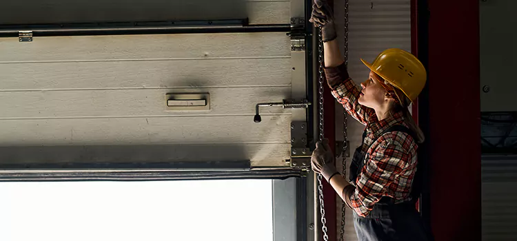 Addressing Common Garage Door Stoppage Issues in Jacksonville Beach, FL